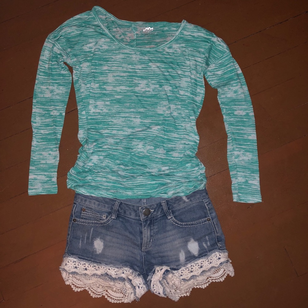 LONG SLEEVE MINT GREEN AND WHITE LONG SLEEVE